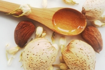 Almond-oil-mantel