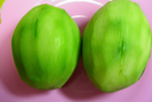Peeled-Ambarella-fruit