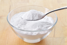 Baking-soda-on-Bowl