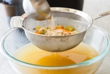 Strained-Chicken-broth