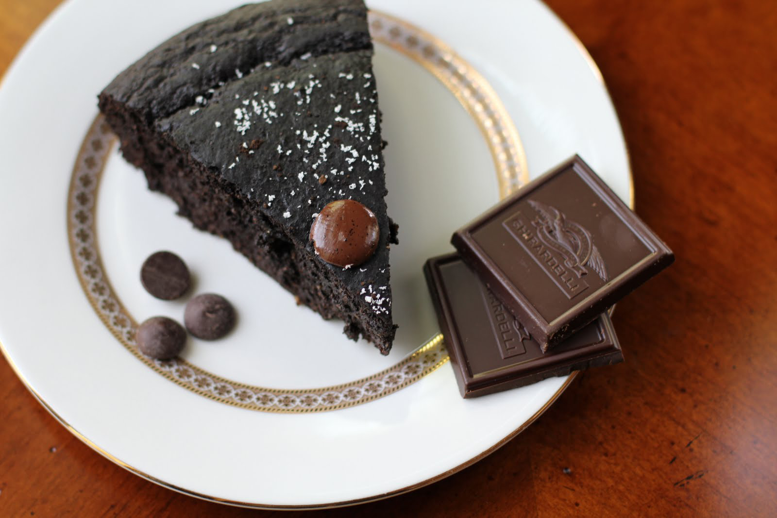 Dark-chocolate-coconut-cake