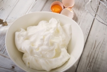 Whipping-Egg-whites