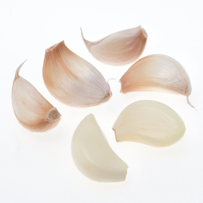 Garlic-cloves-unpeeled
