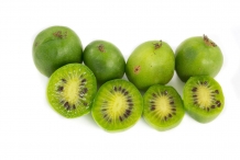 Kiwi-berry-fruit-cut