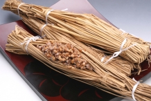 Natto-wrapped-in-straw