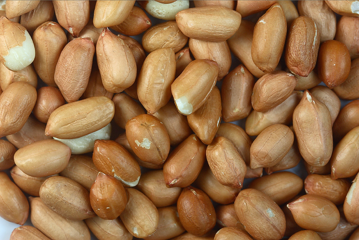 Shelled-peanuts-with-skin
