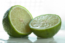 Half-cut-Persian-Lime-fruit