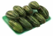 Pointed-gourd-on-the-plate