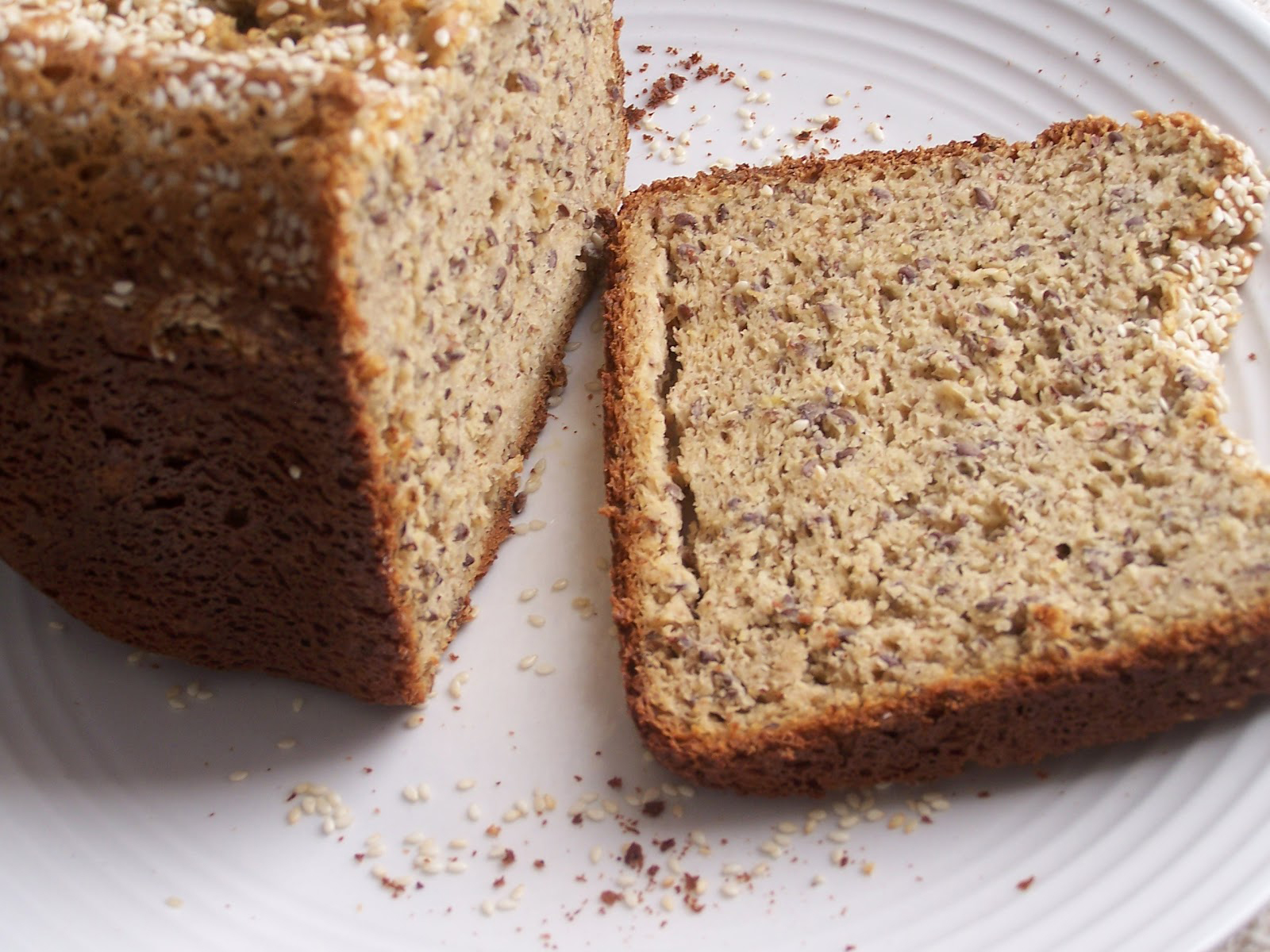 Рецепты без глютена хлебопечка. Протеиновый хлеб. Хлеб из хлебопечки. Высокопротеиновый хлеб. Белковый хлеб фото.