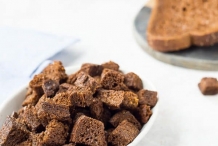 Pumpernickel-bread-croutons