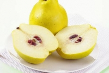 Quince-fruit-cut