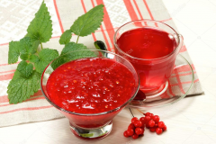 Jam-and-drink-from-Schisandra
