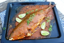 Yellowtail-fish-with-mushrooms,-green-peppercorns-and-lime