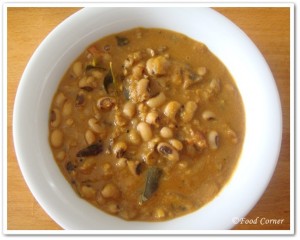 Sri Lankan Cowpea Curry with Coconut Paste