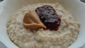 Peanut oats porridge