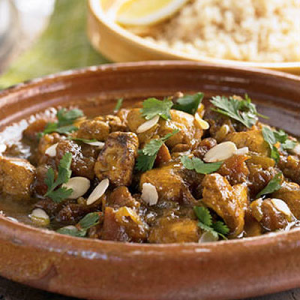 Aromatic chicken with almonds