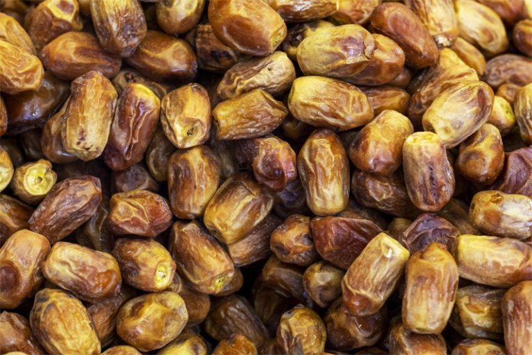 Medjool Dates VS Deglet Noor What’s the Difference?