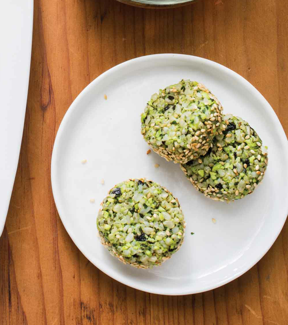 Brown rice onigiri with spinach, edamame, and sesame recipe Healthy